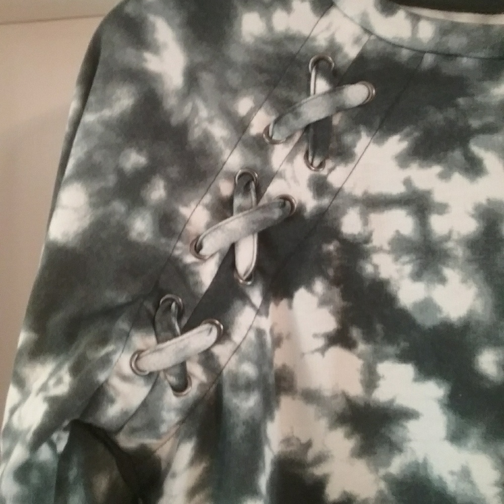 NWT a.n.a. Tie Dye Sweatshirt L Firm Price* Last 1 - Picture 3 of 4